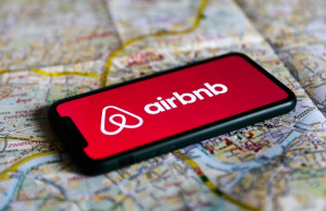 Airbnb повертає політику скасування бронювання житла, яке діяло до пандемії
