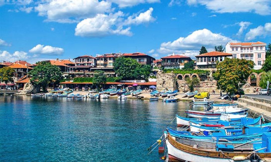 Болгарія більш ніж удвічі збільшить візовий збір для російських туристів