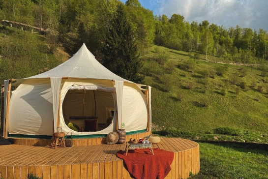 Добірка розкішних глемпінгів у Карпатах: а що, так можна було?