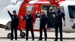 SpaceX відправила на МКС трьох туристів