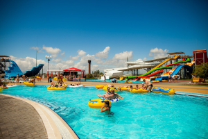Відпочинок з дітьми: де зараз в Україні працюють аквапарки